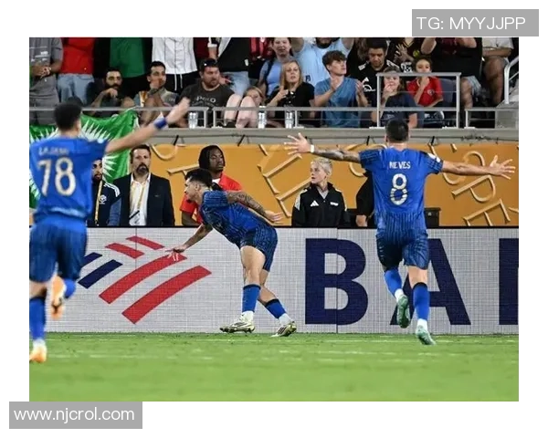 西甲赛场惊现冷门本菲卡大胜曼城引发热议与反思