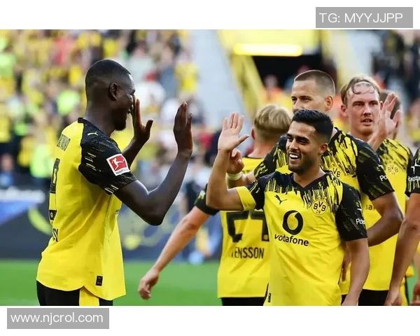 欧冠激战曼联与多特蒙德平局红牌事件引发全场热议与数据分析